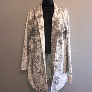 NWT LuLaRoe Grey and White Snake Print Gwen Blazer